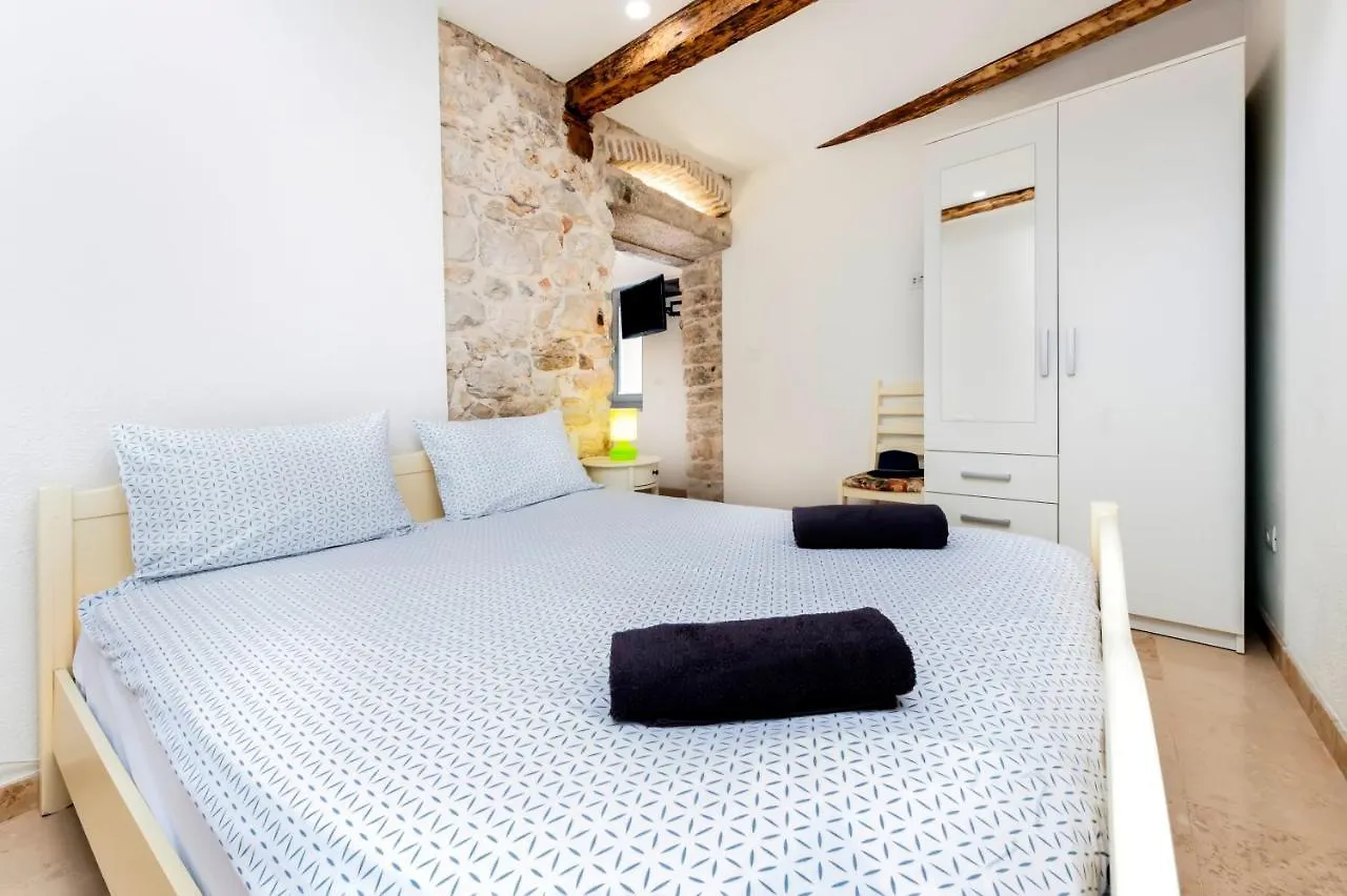 Old Town Garden Studio Apartment Rovinj 0*,