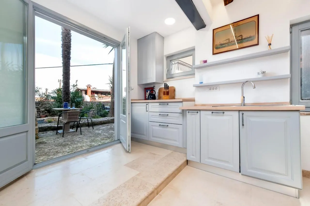 Old Town Garden Studio Apartment Rovinj