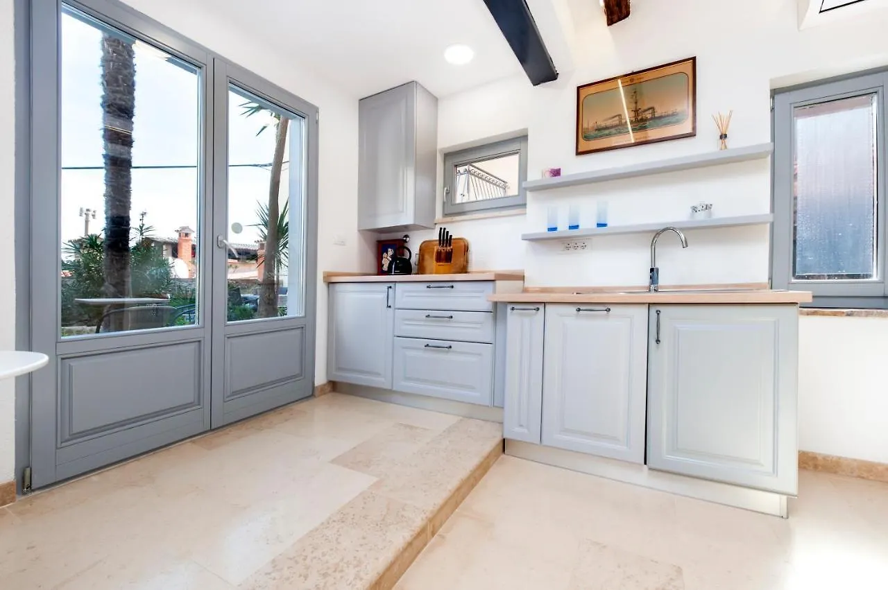 Old Town Garden Studio Apartment Rovinj